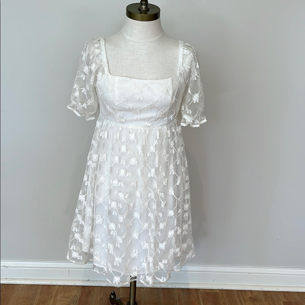 Tullabee  White Lace Dress short puffed sleeves short length size  S